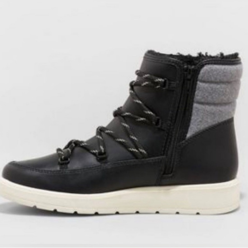 Universal Thread Boots